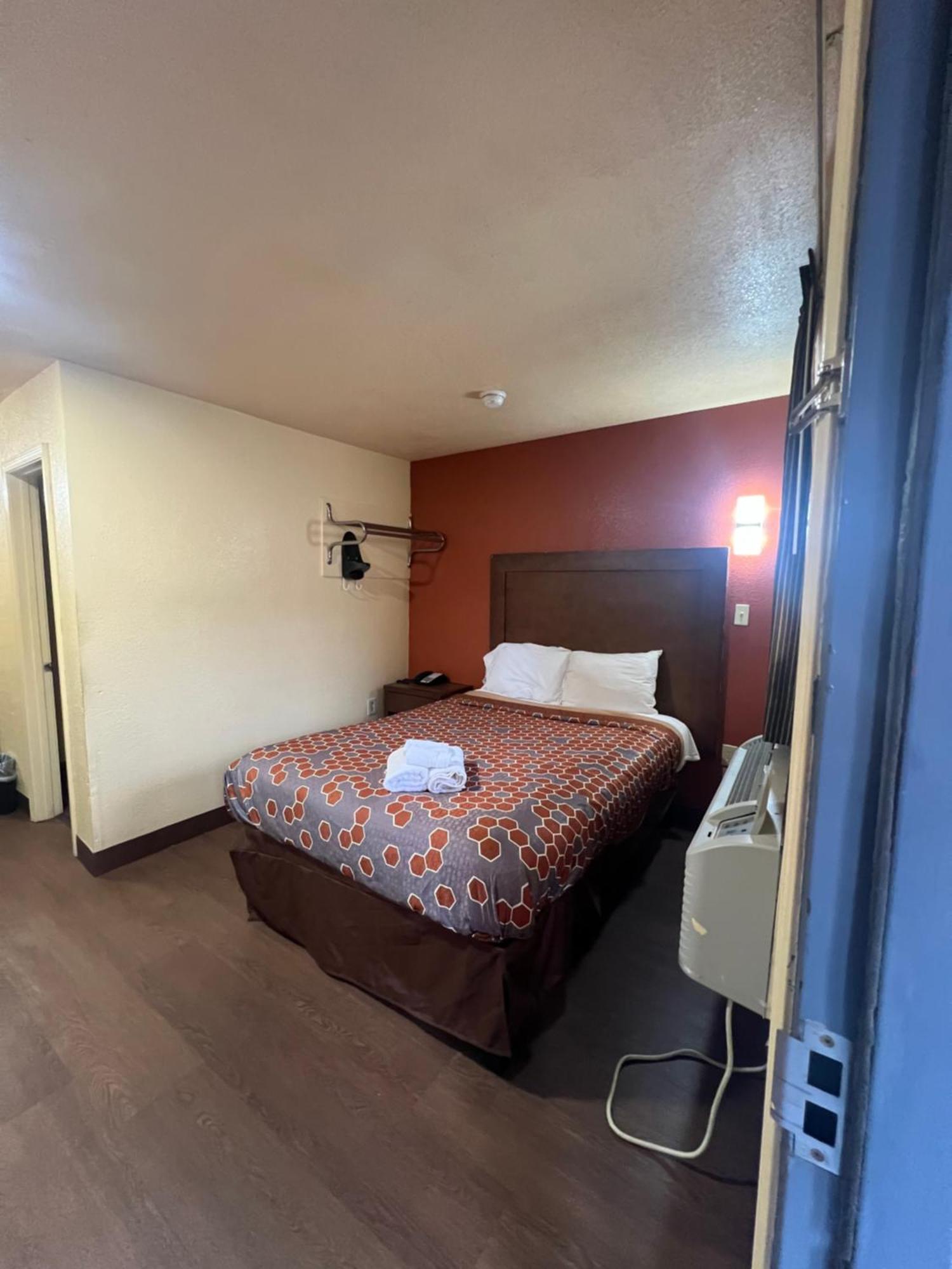 Rodeway Inn & Suites East New Orleans Exterior photo